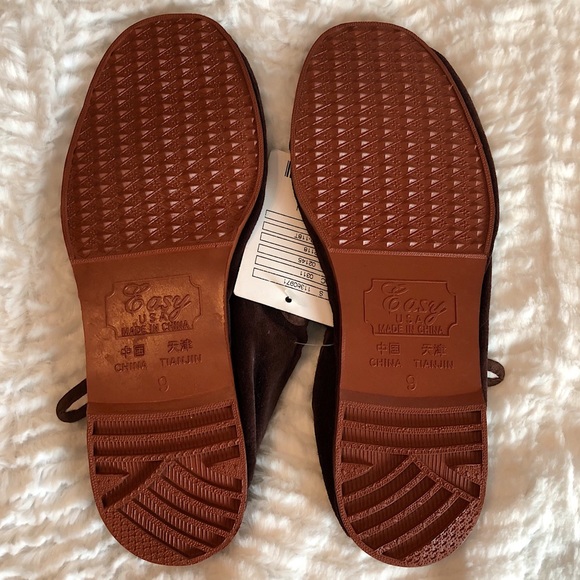 *Sold* NWT Brown Velvet Mary Janes - Picture 3 of 6